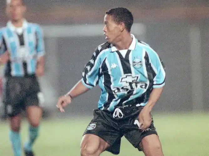 布馮不與尤文續約不會退役 或加盟帕爾馬.