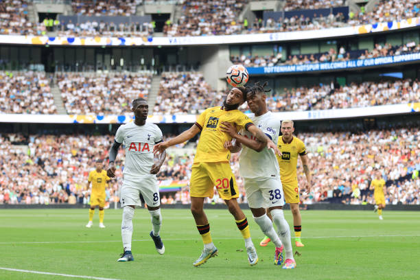 拜仁領先熱刺上半場維卡裏奧失誤維多維奇閃電破門.