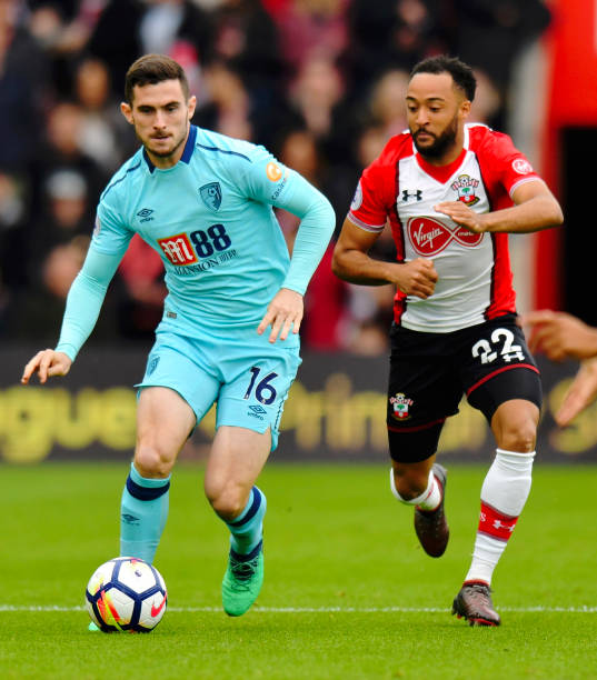 更凸显出两 更凸显出两